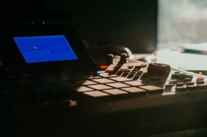 Electronic music sampler